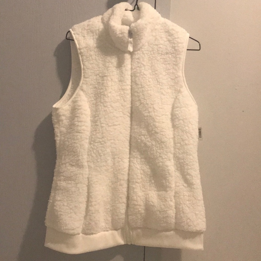 White fluffy vest | New!